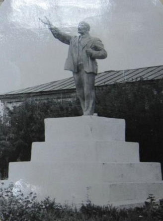 Установлен памятник В.И. Ленину