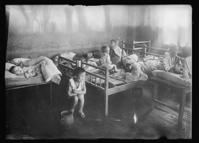 Голод в Бугурусланском уезде. 1921 г. Сборный пункт №17 (фото 1)